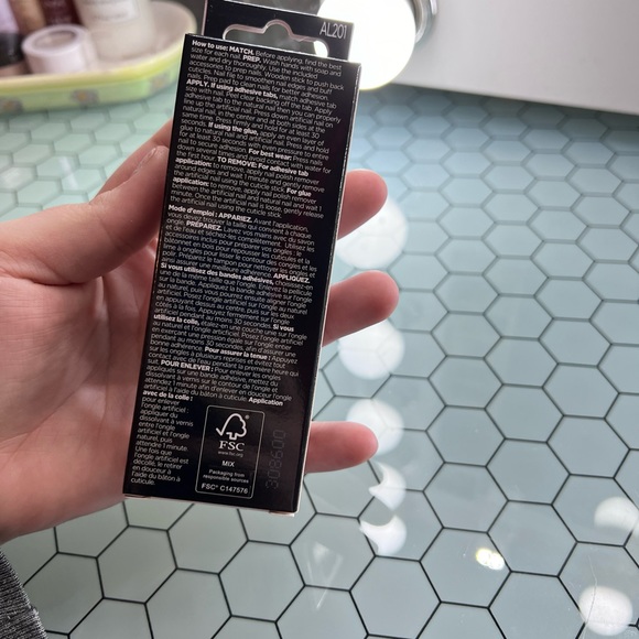 Sally Hansen Almond Shaped Fake / False Nails (press on nails) - Picture 3 of 5